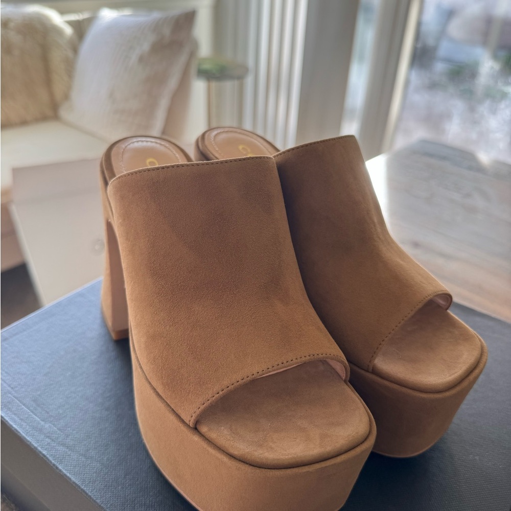 COACH Bobi Platform Suede Sandal 6.5